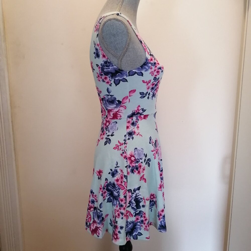 NWOT-- H&M Floral Skater Dress - Picture 3 of 4